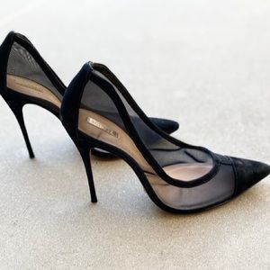 NWT Schutz Black Mesh Leather Pumps labeled 9, fits like a Size 8 .
